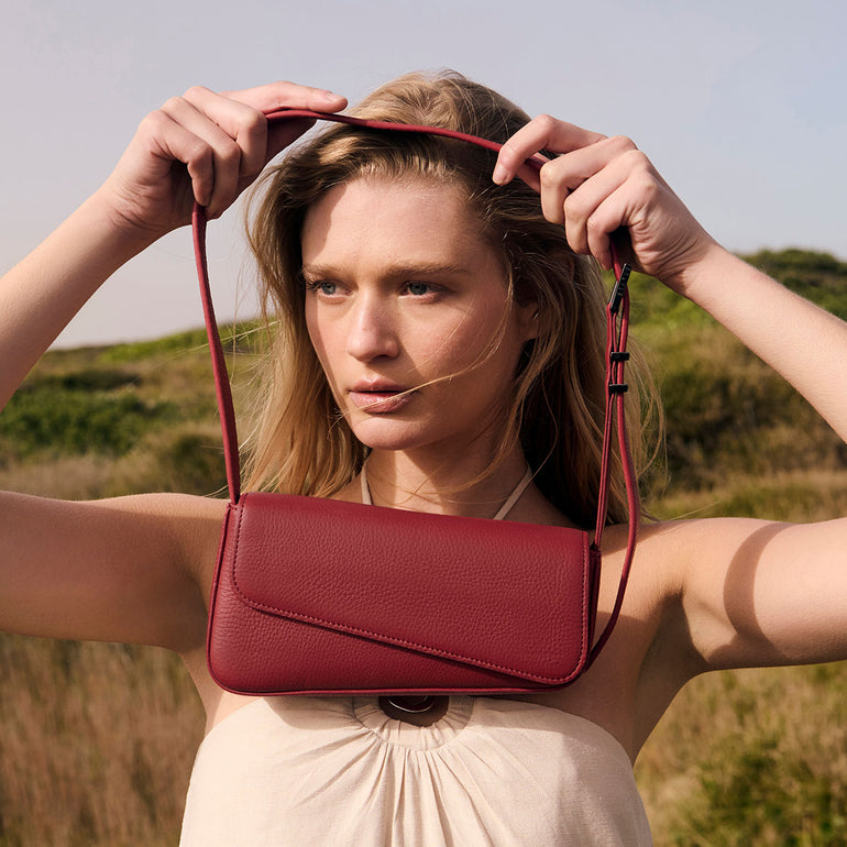 Status Anxiety Overnight Obsession Women's Leather Bag Rouge