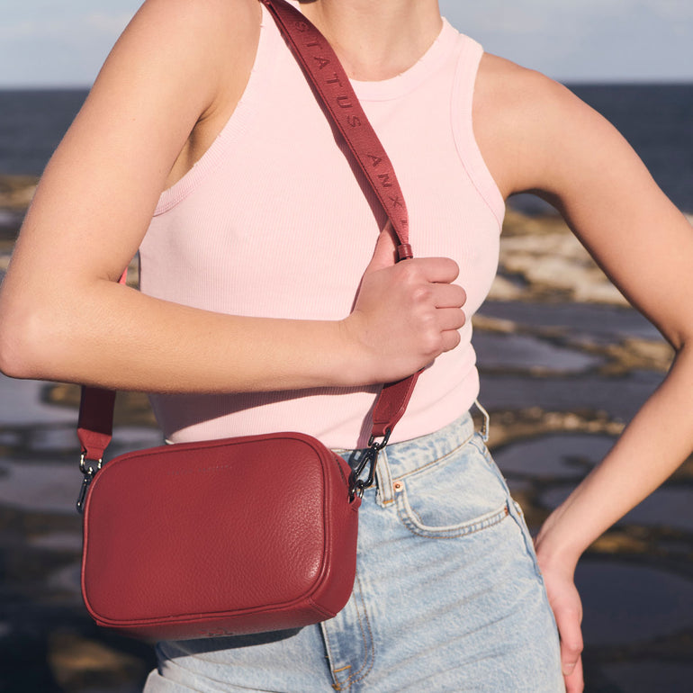 Status Anxiety Plunder With Webbed Strap Rouge