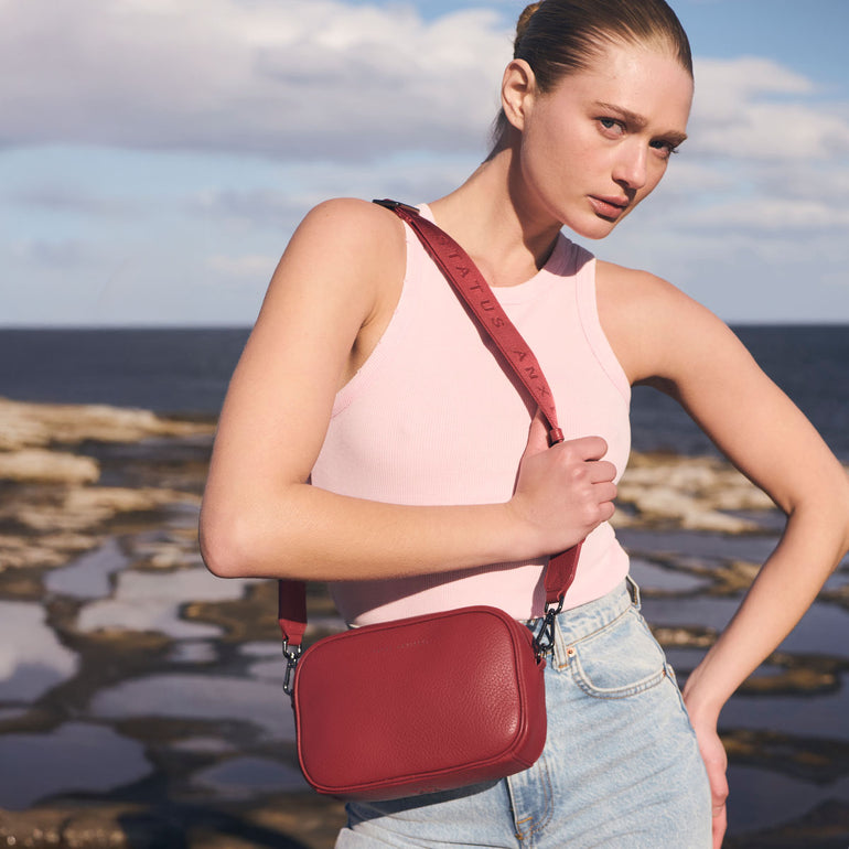 Status Anxiety Plunder With Webbed Strap Rouge