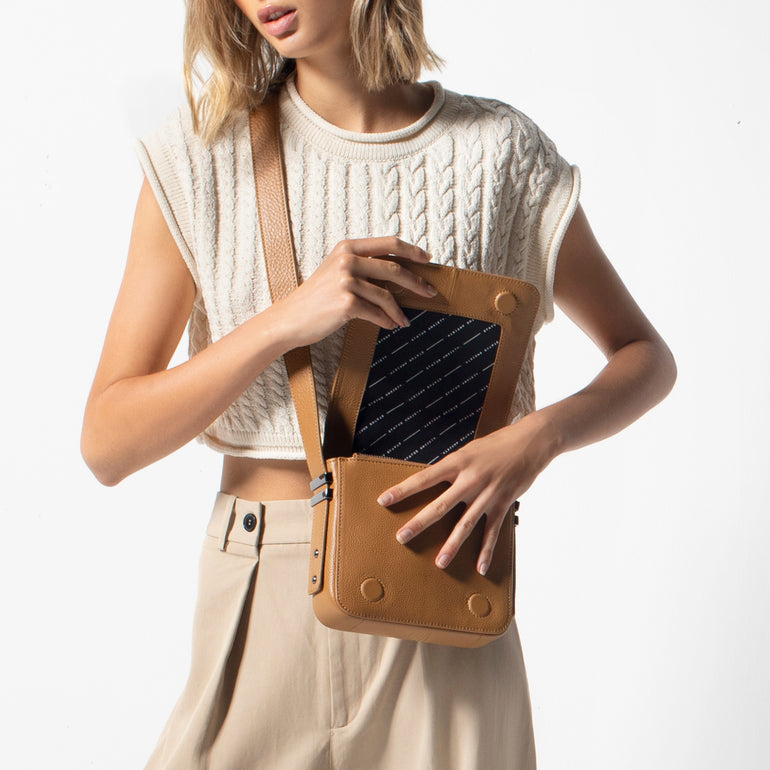 Status Anxiety Want to Believe Women's Leather Crossbody Bag TanStatus Anxiety Want to Believe Women's Leather Crossbody Bag Tan